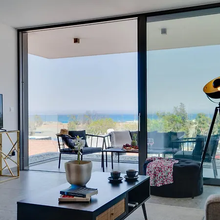 Sea View Deluxe Gaia 302 Апартаменты Ларнака