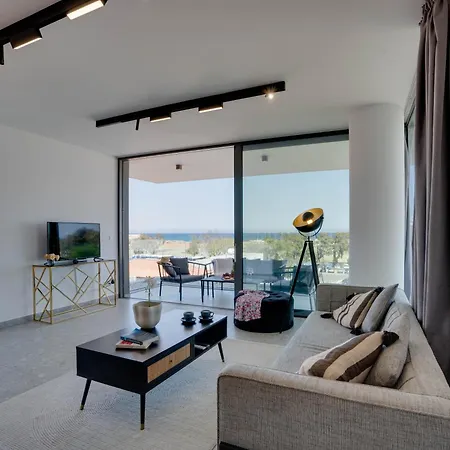 Апартаменти Sea View Deluxe Gaia 302 *